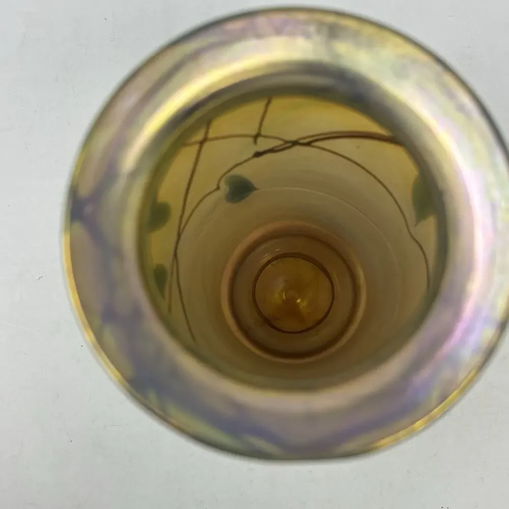 VTG Orient & Flume Lily Ivy Vine UIrridescent 7” Art Glass Vase 1977